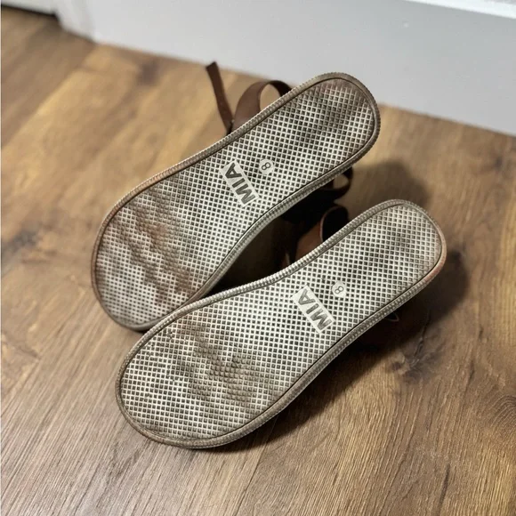 MIA Brown Sandals with White Sole - Picture 5 of 6